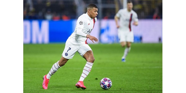 Mbappé completa una tripletta