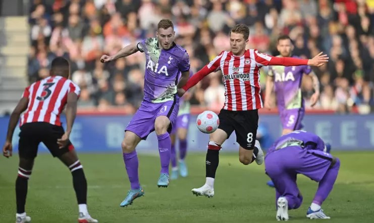 Errori del Tottenham, l'Arsenal si fa un grande regalo