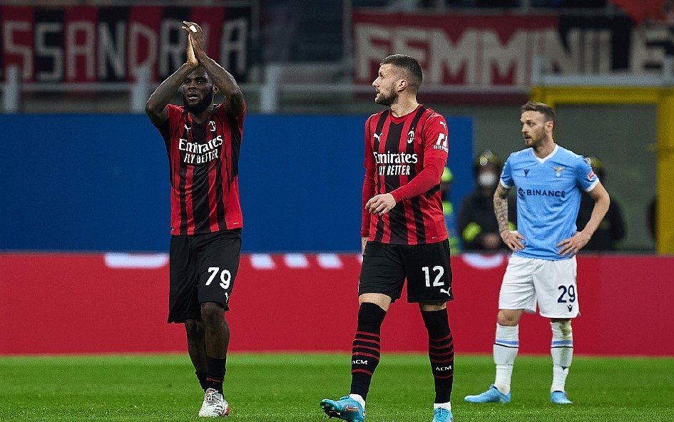 Da 0-1 a 2-1, il Milan torna in vetta